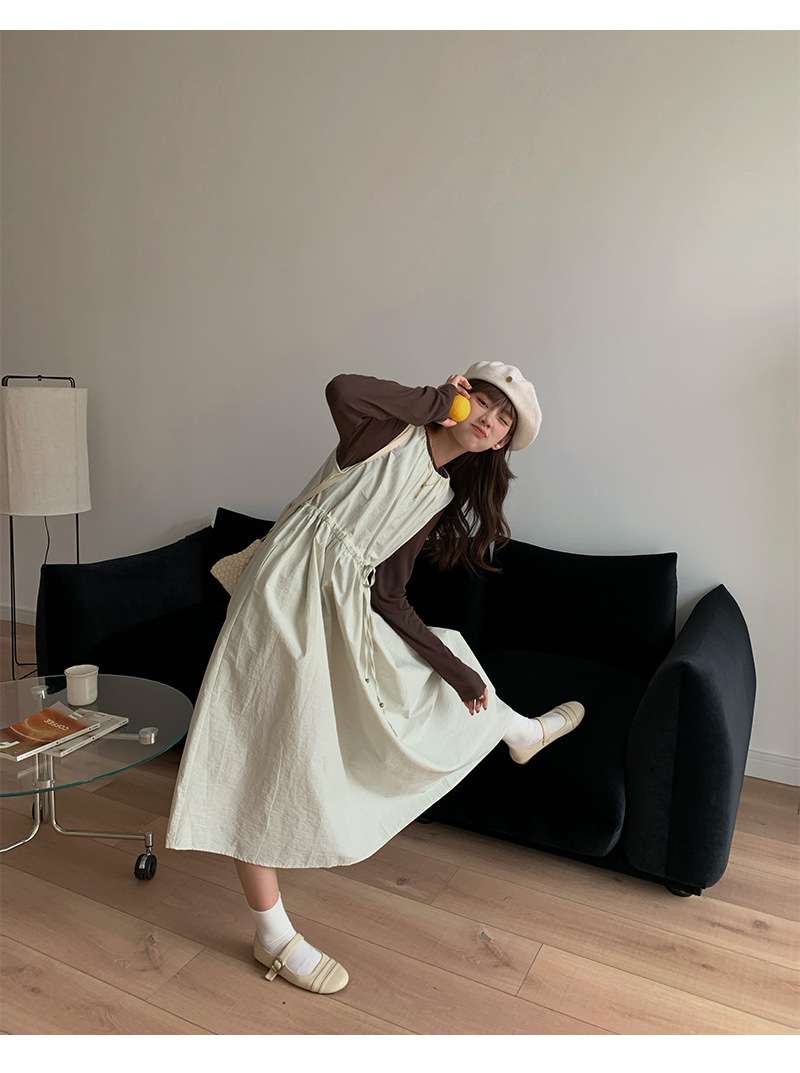 カジュアルコーデ ゆったりシルエットのキャミワンピース