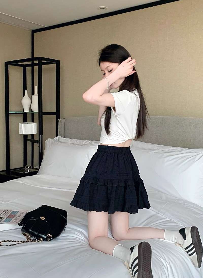 カジュアルコーデ ティアードフリルミニスカート