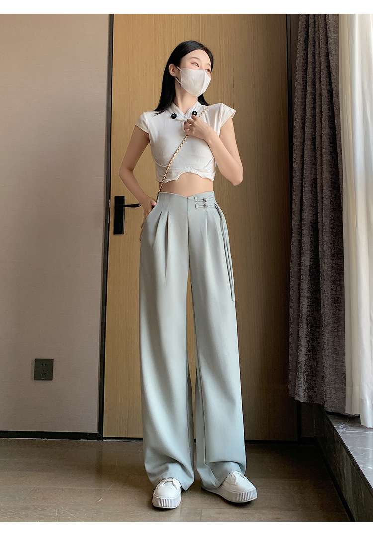 カジュアルコーデ プリーツワイドパンツ ボタン飾り付き