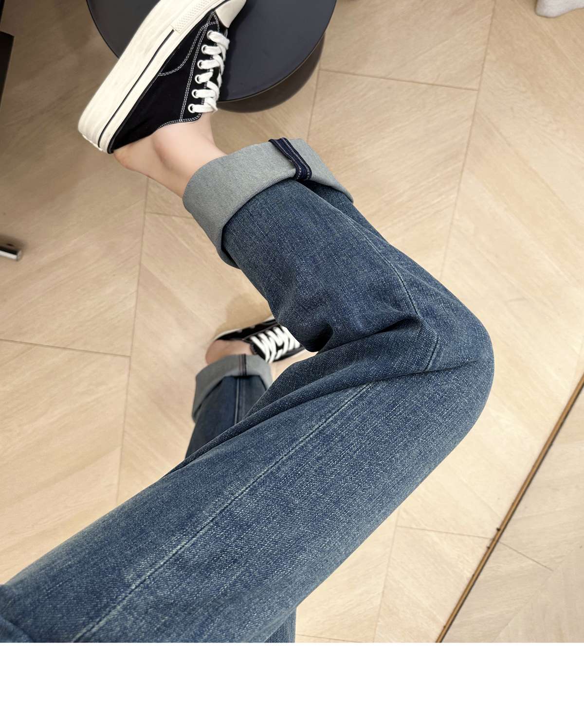 カジュアルコーデ ゆったりストレートデニムパンツ