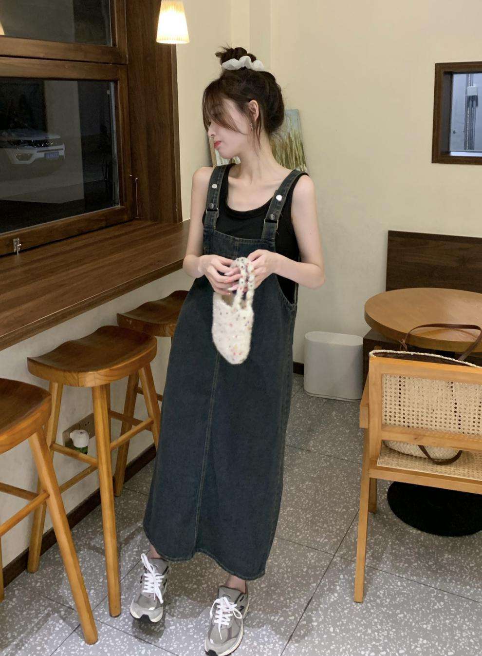 カジュアルコーデ デニムサロペットワンピース