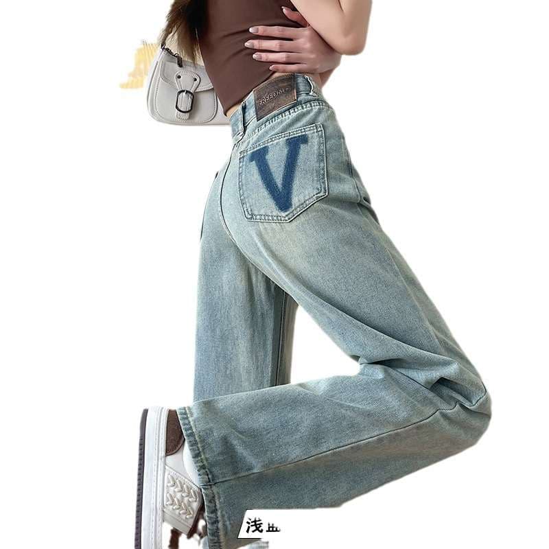 カジュアルコーデ Vマーク入りデニムパンツ