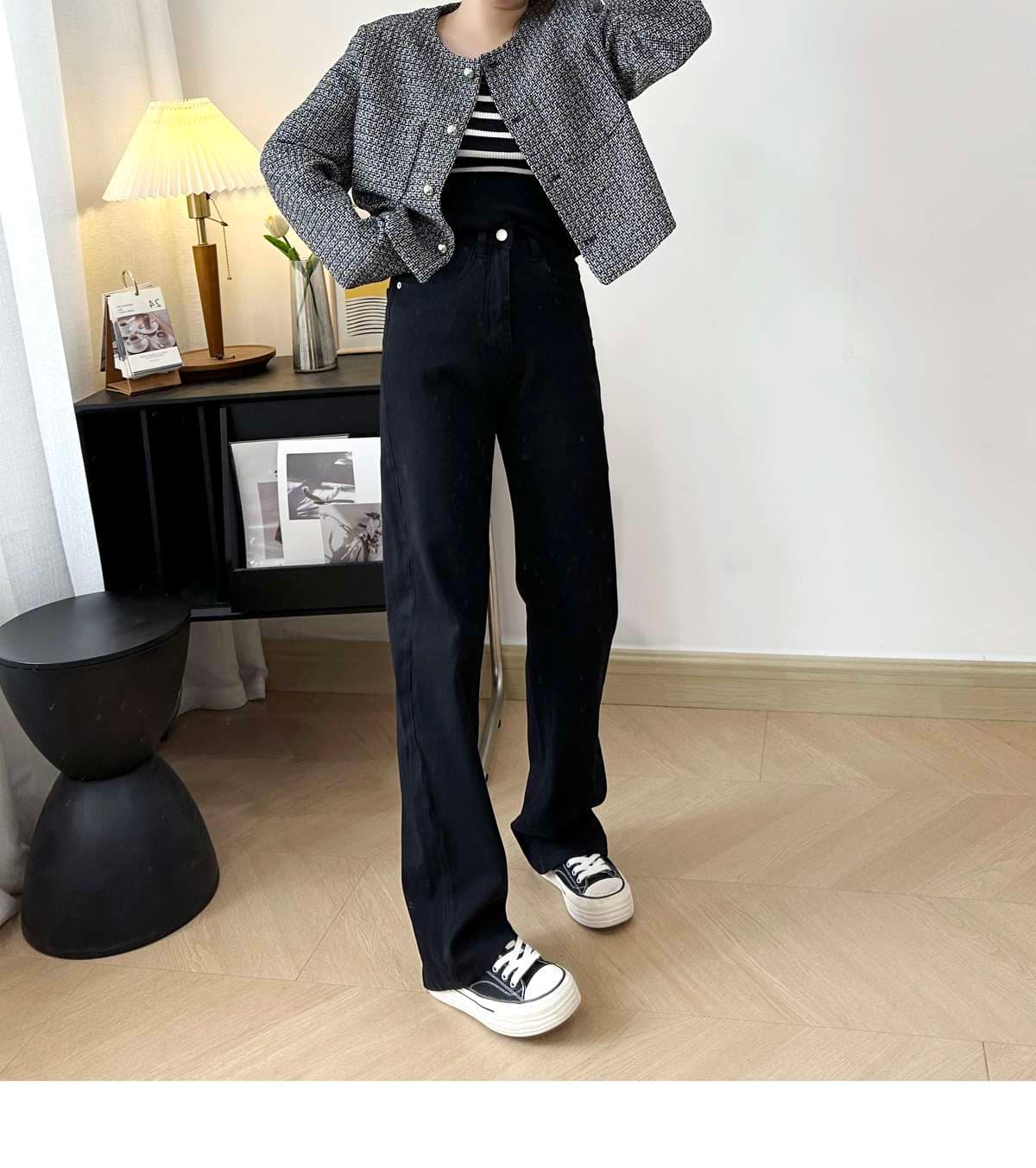 カジュアルコーデ ゆったりストレートデニムパンツ
