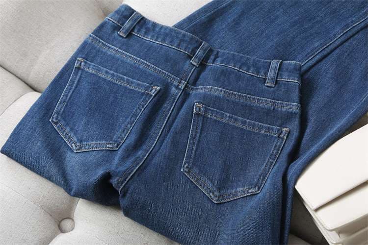 カジュアルコーデ ハイウエストストレートデニムパンツ