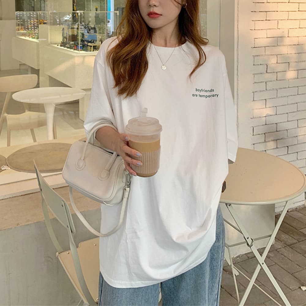 カジュアルコーデ ワンポイントロゴ ゆったりトップス 春夏