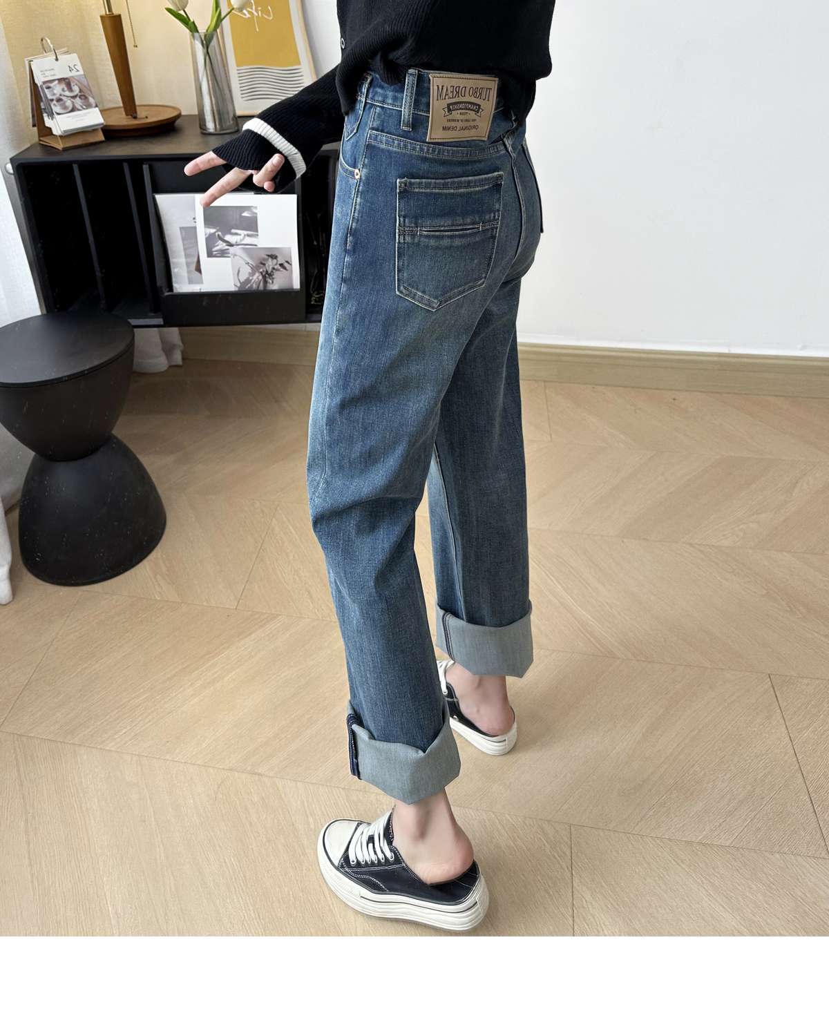 カジュアルコーデ ゆったりストレートデニムパンツ