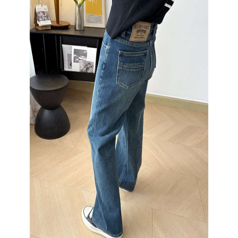 カジュアルコーデ ゆったりストレートデニムパンツ