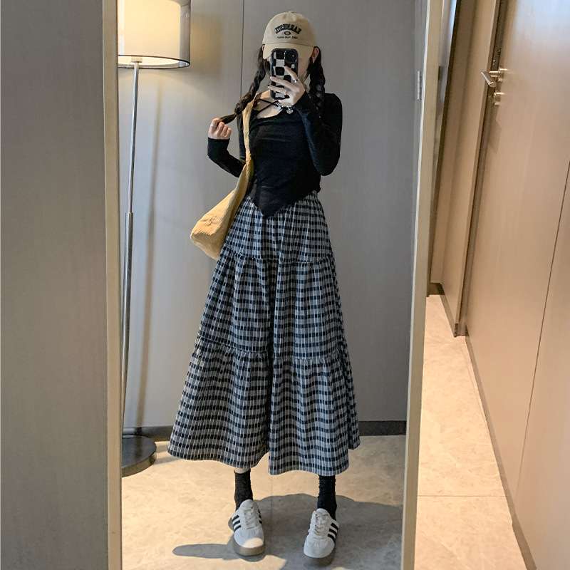 カジュアルコーデ チェック柄ティアードロングスカート