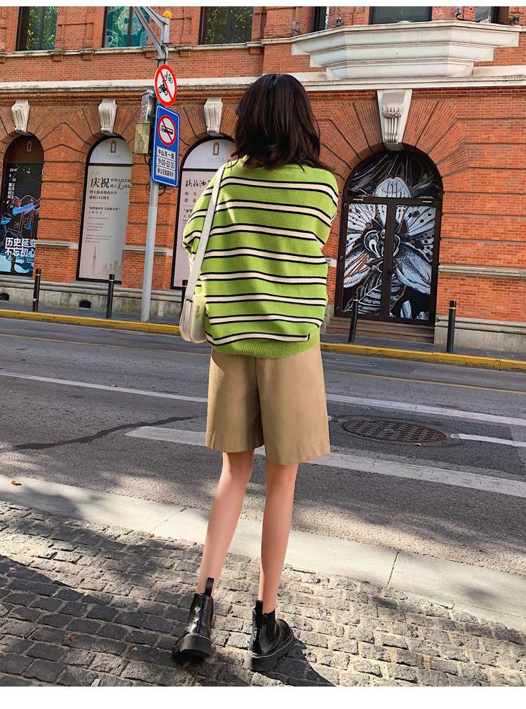 カジュアルコーデ ワイドシルエット レザー調バミューダパンツ
