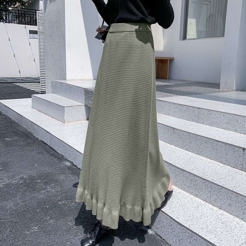 カジュアルコーデ フリルヘム ロングニットスカート