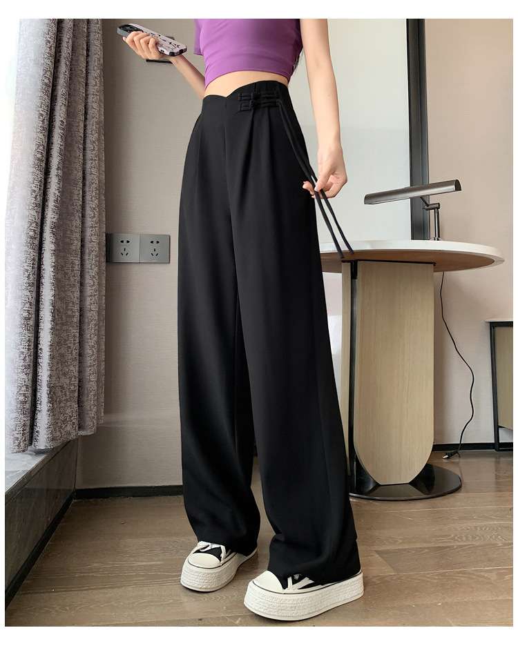 カジュアルコーデ プリーツワイドパンツ ボタン飾り付き