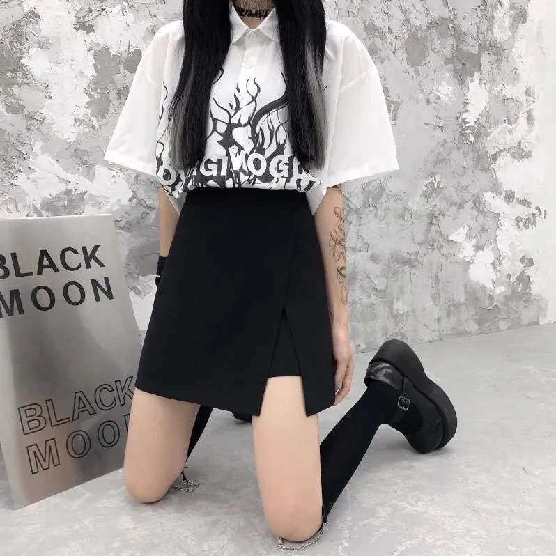 カジュアルコーデ ラップデザイン ミニスカート