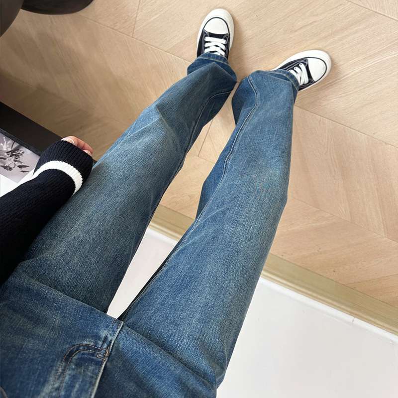 カジュアルコーデ ゆったりストレートデニムパンツ