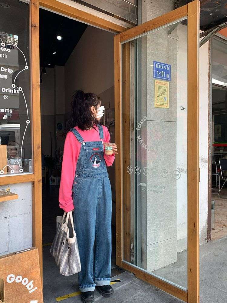 カジュアルコーデ キャラクター刺繍オーバーオール