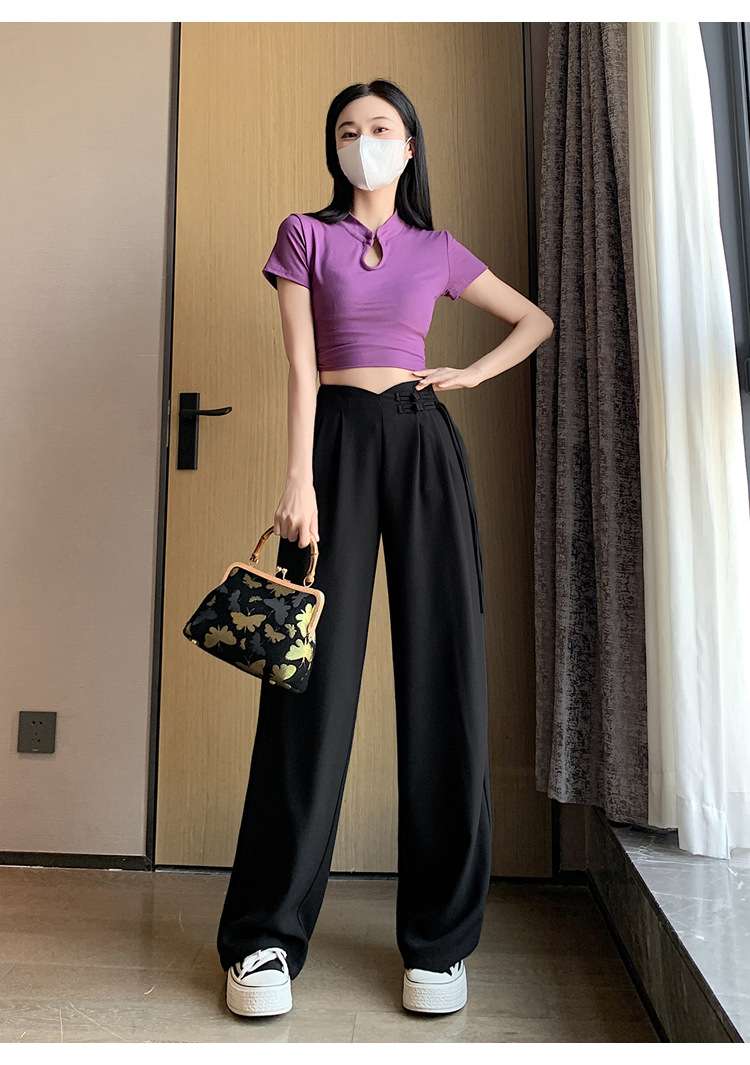 カジュアルコーデ プリーツワイドパンツ ボタン飾り付き