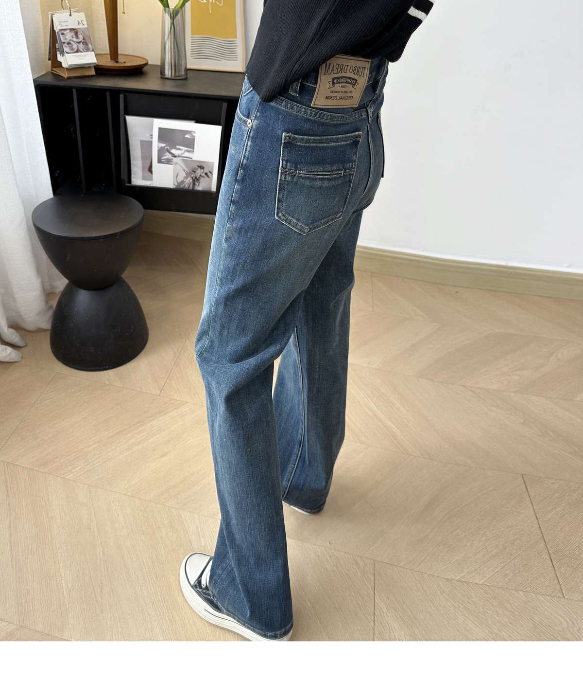 カジュアルコーデ ゆったりストレートデニムパンツ