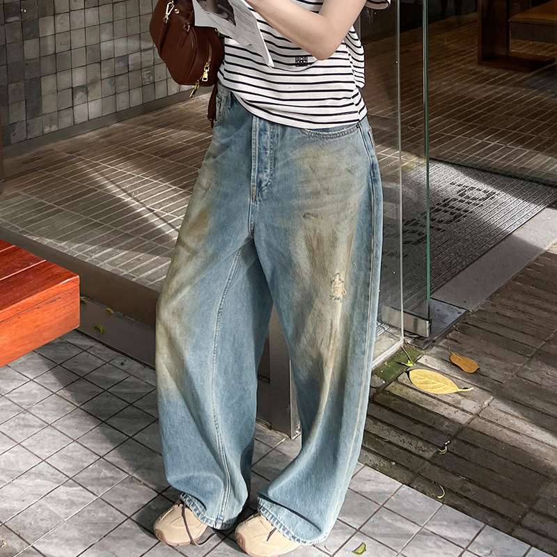 カジュアルコーデ ゆったりワイドダメージデニムパンツ