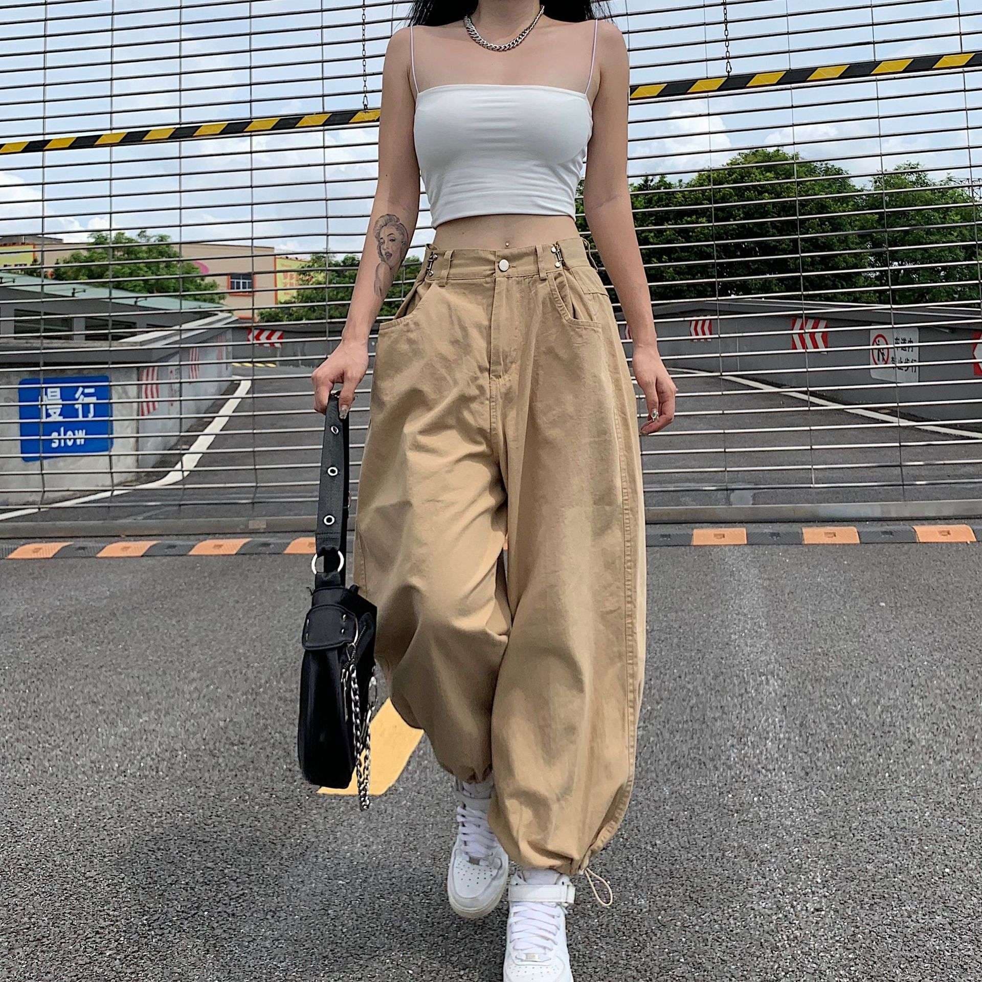 カジュアルコーデ ワイドシルエットバルーンカーゴパンツ