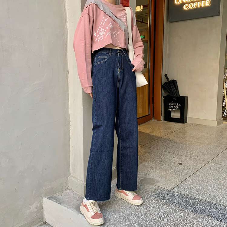 カジュアルコーデ ゆったりワイドデニムパンツ