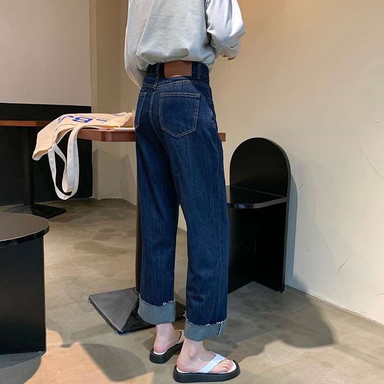 カジュアルコーデ ゆったりワイドデニムパンツ