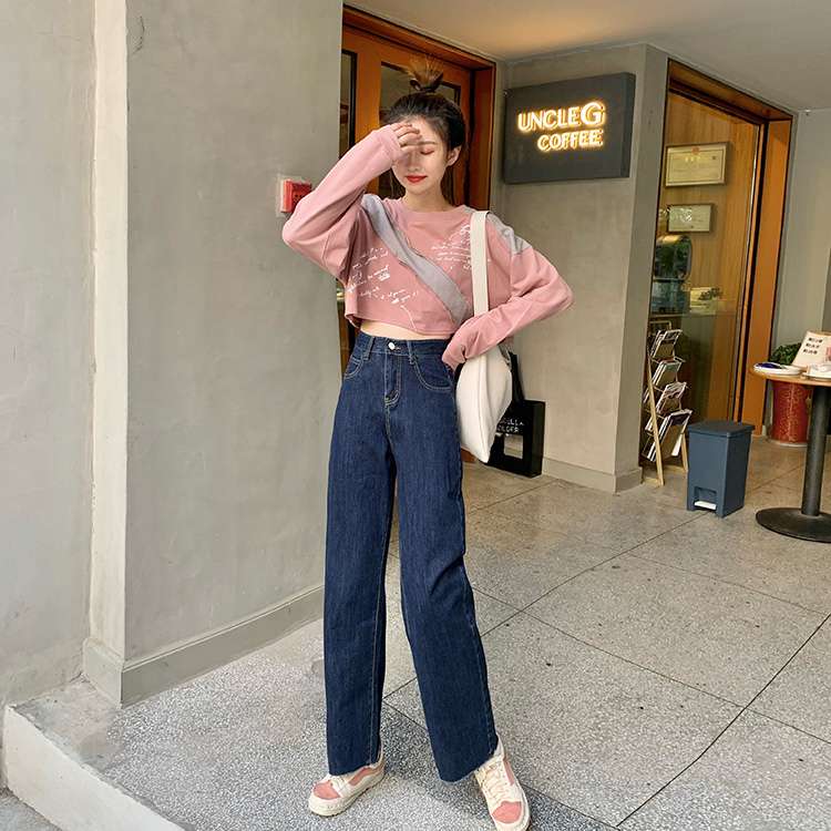 カジュアルコーデ ゆったりワイドデニムパンツ