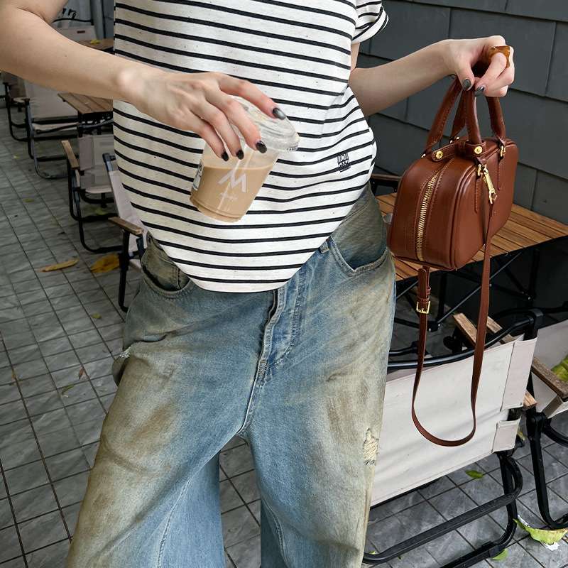 カジュアルコーデ ゆったりワイドダメージデニムパンツ