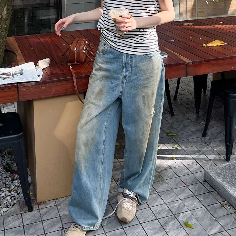 カジュアルコーデ ゆったりワイドダメージデニムパンツ