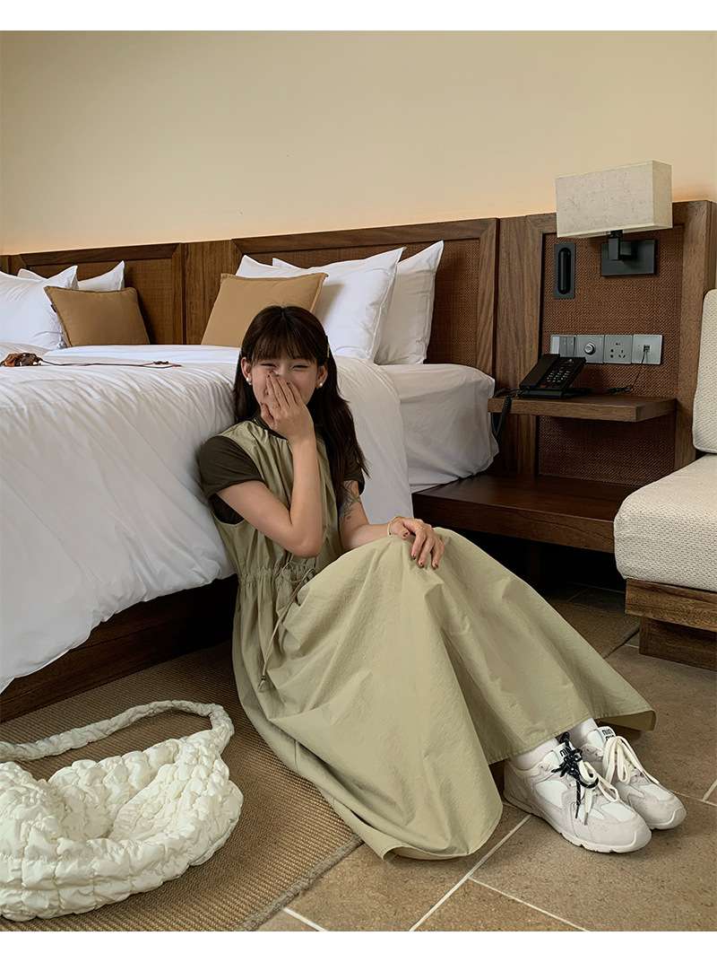 カジュアルコーデ ゆったりシルエットのキャミワンピース