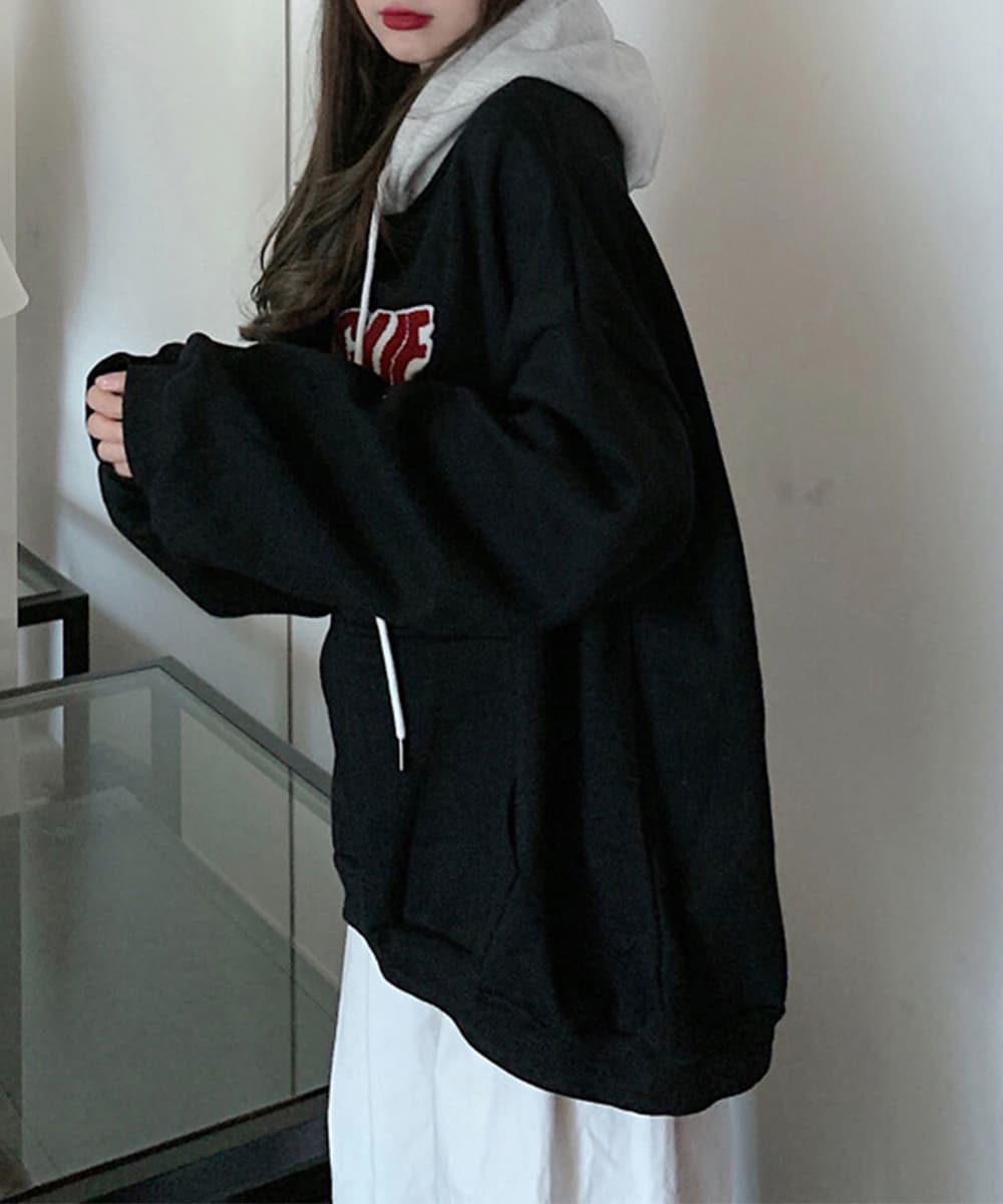 カジュアルコーデ 彼氏風ゆったりスウェット 裏起毛フード付きパーカー