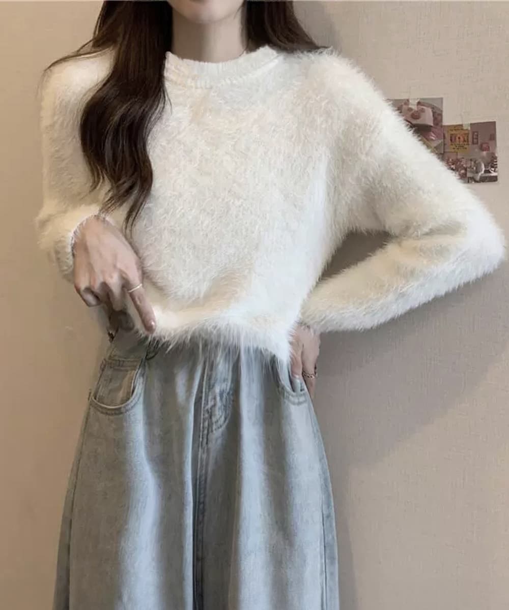 カジュアルコーデ ふわふわシャギーニット短丈女性用秋冬