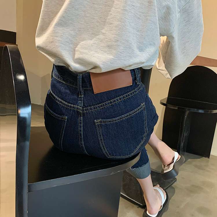 カジュアルコーデ ゆったりワイドデニムパンツ
