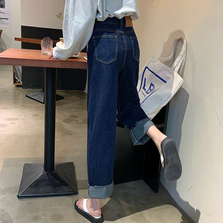 カジュアルコーデ ゆったりワイドデニムパンツ