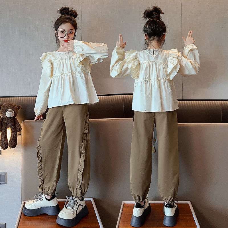 カジュアルコーデ フリルデザインカーゴパンツ