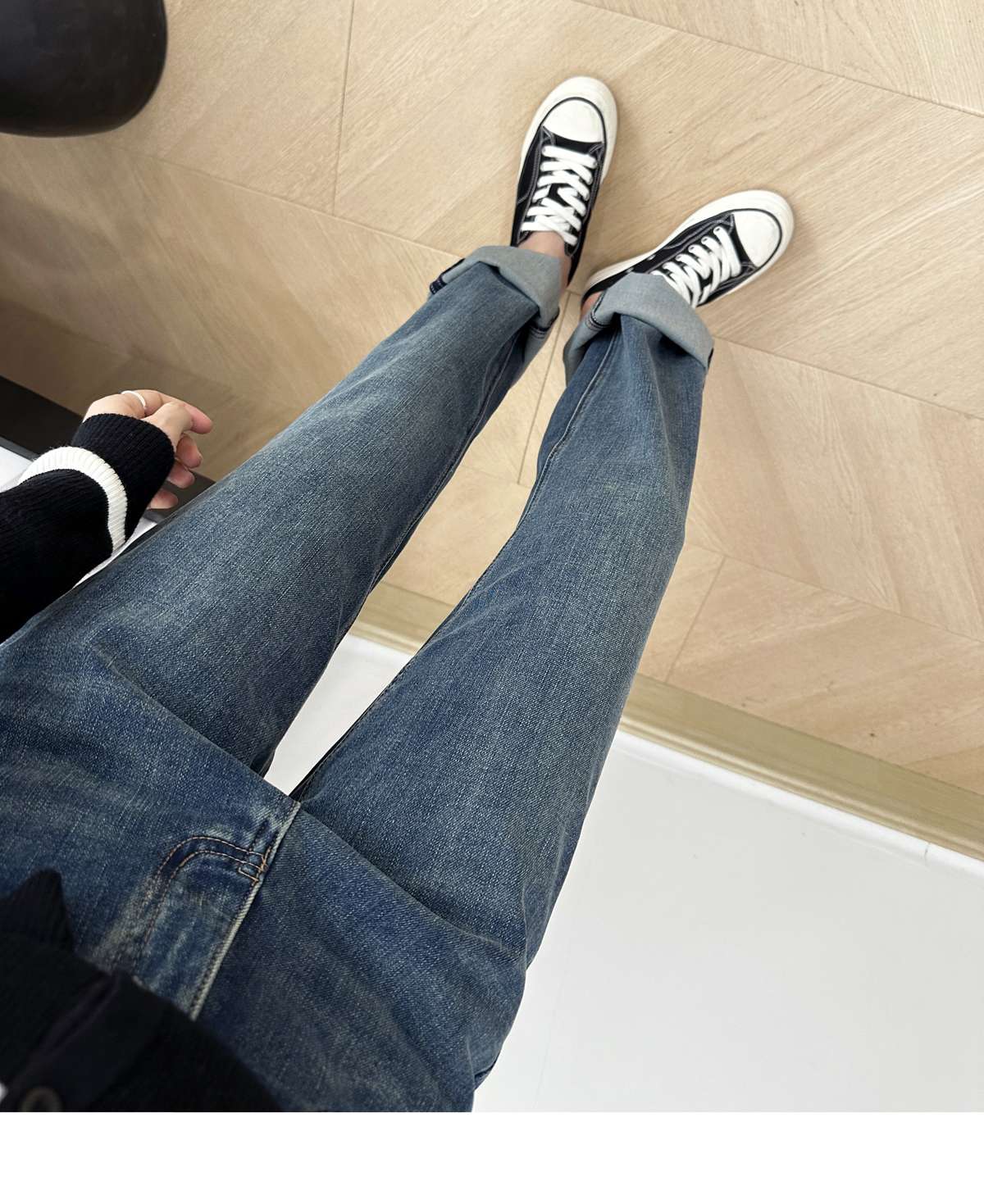カジュアルコーデ ゆったりストレートデニムパンツ