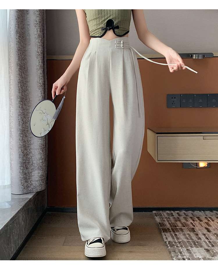 カジュアルコーデ プリーツワイドパンツ ボタン飾り付き