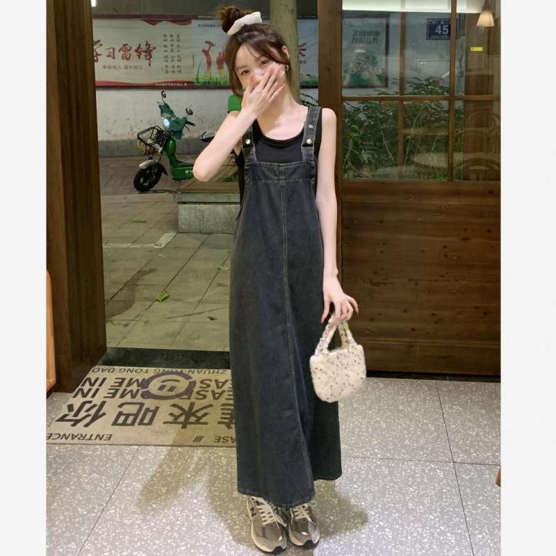 カジュアルコーデ デニムサロペットワンピース