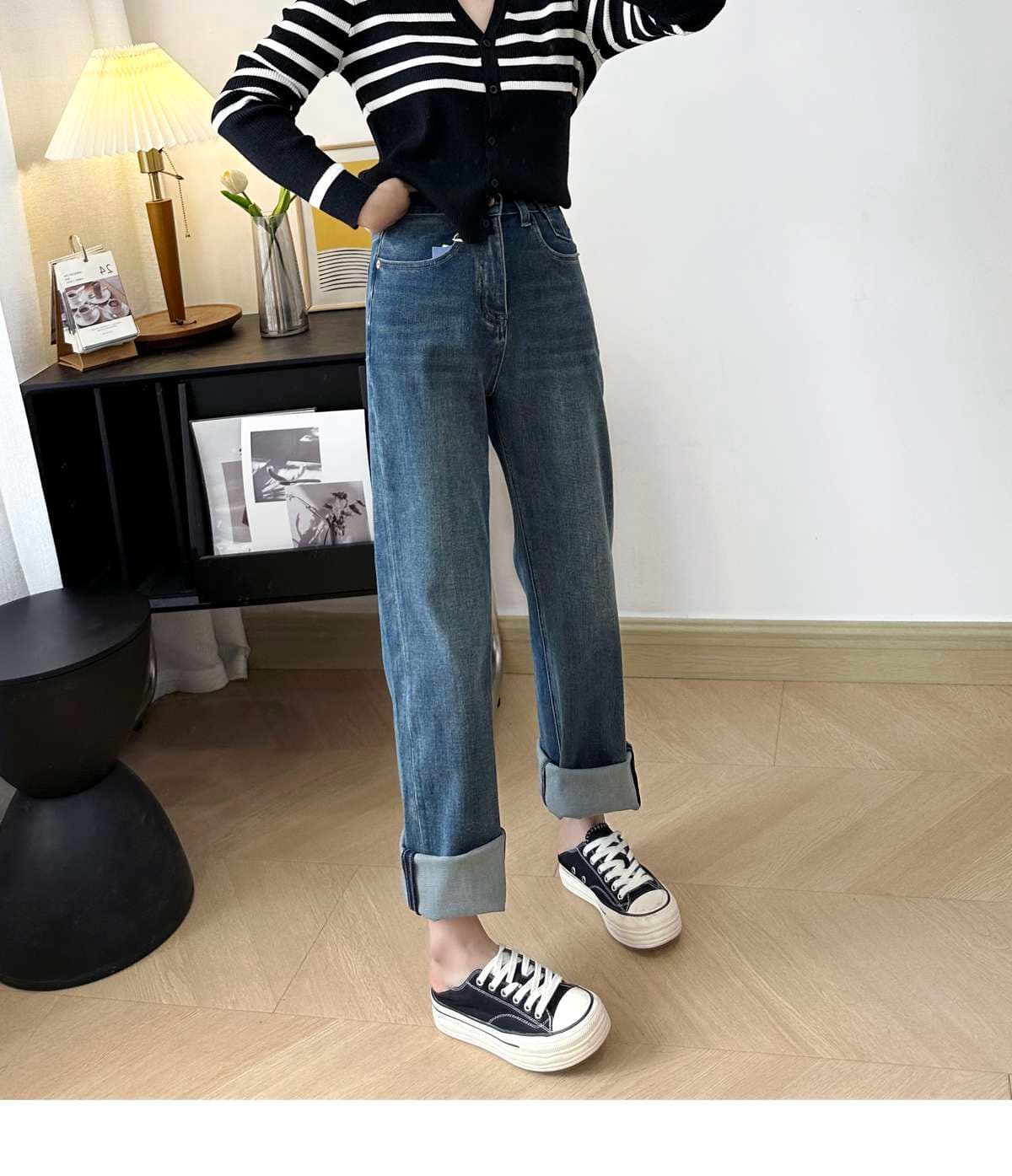 カジュアルコーデ ゆったりストレートデニムパンツ