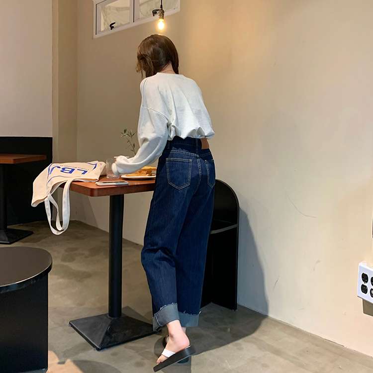 カジュアルコーデ ゆったりワイドデニムパンツ